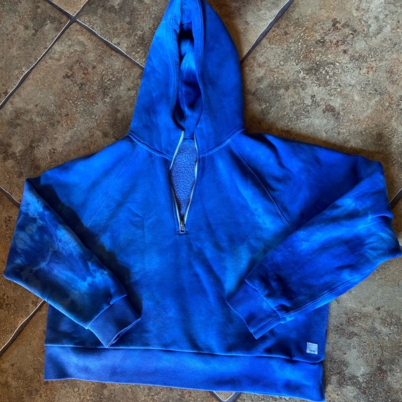 Vuori Sweaters - VUORI restore cropped hoodie XL